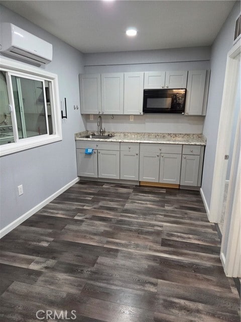 Building Photo - 24363 Delphinium Ave Rental
