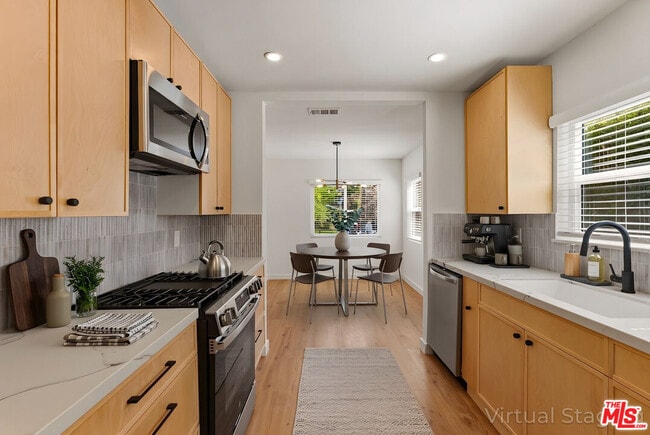 Photo - 1405 N Coronado St