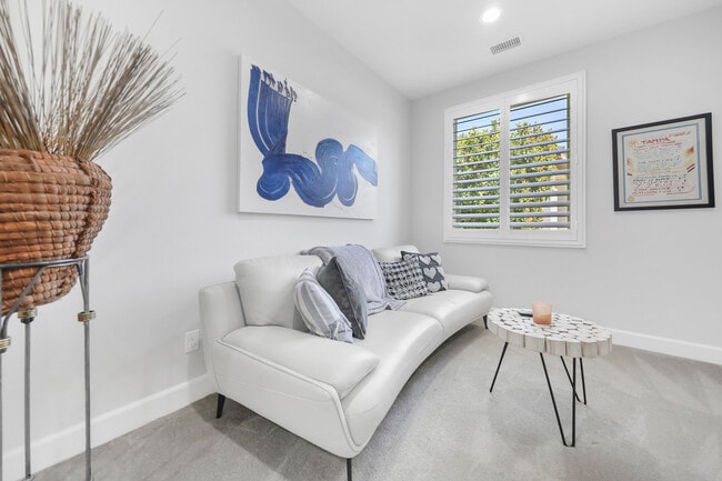 Photo - 51221 Longmeadow St