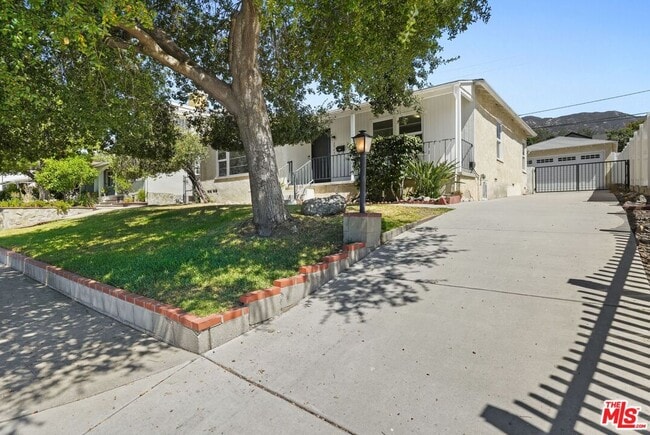 Photo - 2943 Los Olivos Ln House