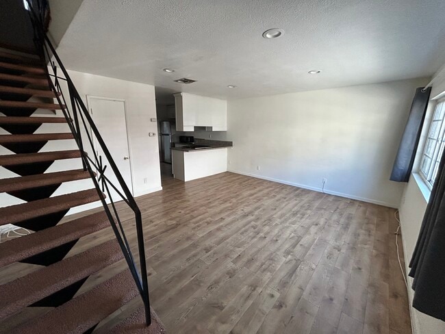 Building Photo - 2116 1/2 Fair Park Ave Unit 2116 1/2 Rental