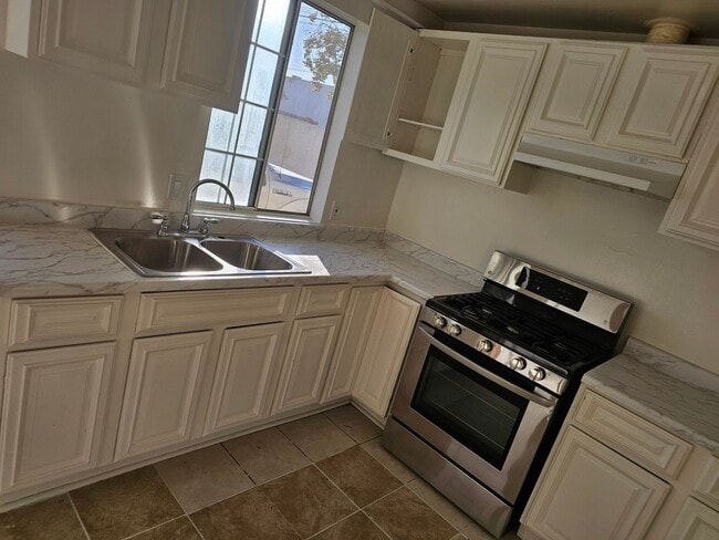 Photo - 16594 Orange Way