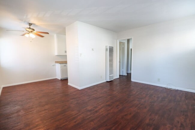 Photo - 913 W 19th St Unit B