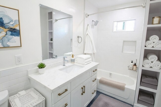 Photo - Santa Monica House with Huge Yard on Walking Street Blocks to Beach