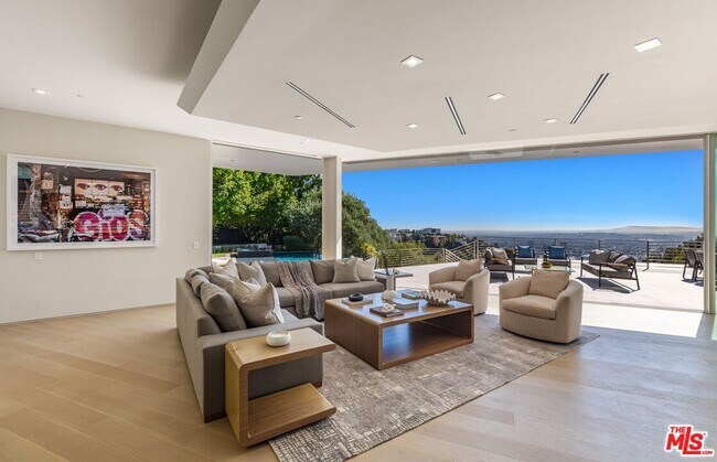 Photo - 1895 Rising Glen Rd