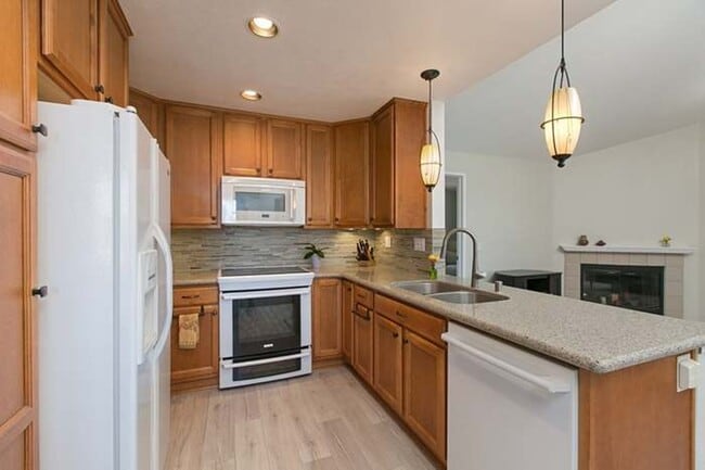 Building Photo - 17161 Alva Rd Unit 1622