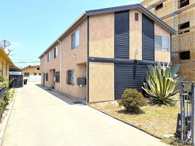 Building Photo - 1343 W 36th St Unit 1 Rental