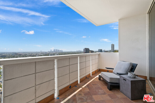 Building Photo - 8787 Shoreham Dr Unit 1210 Rental