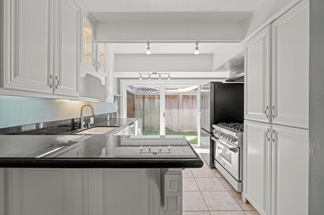 Photo - 4040 Grand View Blvd Townhome