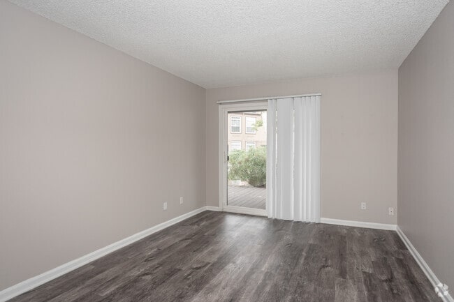 2BR, 2BA - 1100SF - The Lake