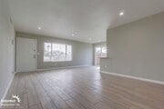Photo - Remodeled 2Bdm 1Ba Duplex in the Heart of ... House