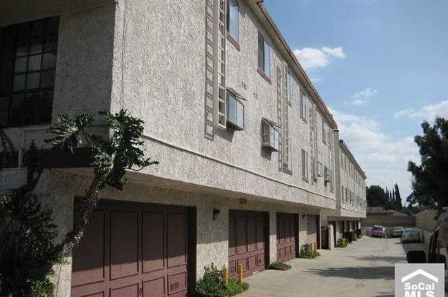 drive way - 11052 Lower Azusa Rd Unit 8