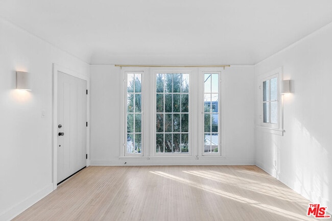 Photo - 854 Hyperion Ave