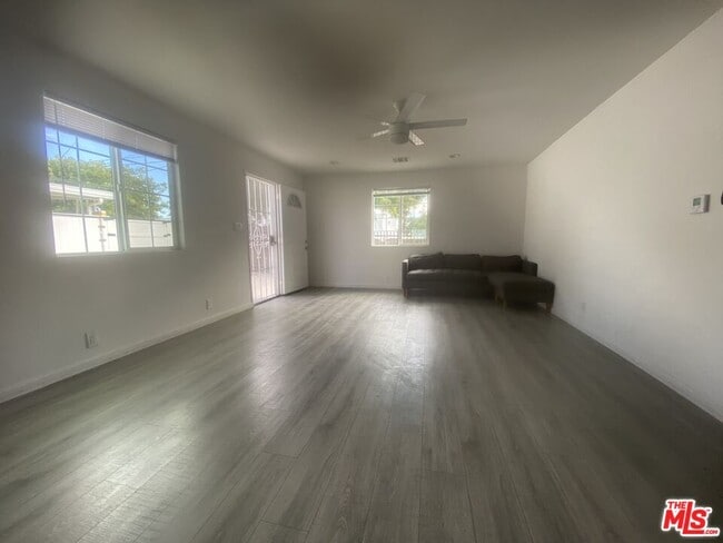 Photo - 18601 Hiawatha St