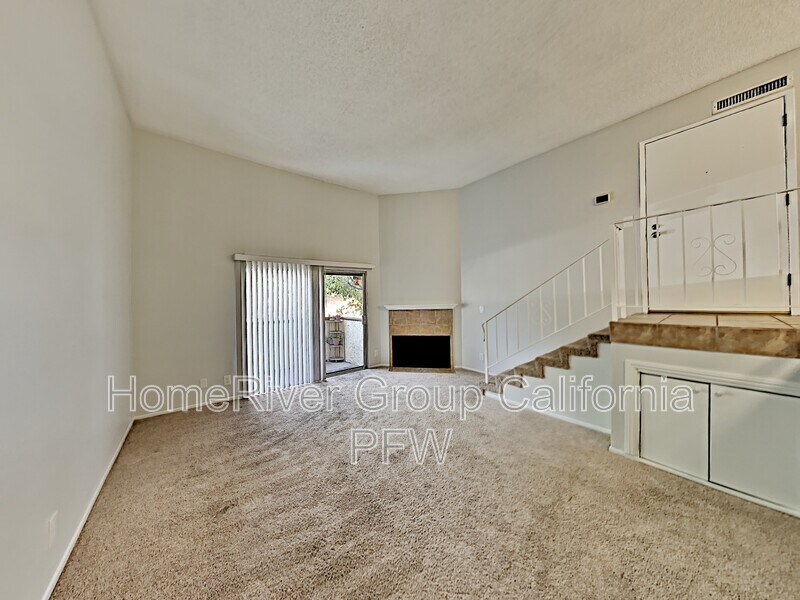 3D Tour - 5500 Lindley Ave Condo Unit 111