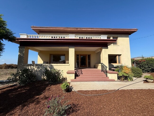 Building Photo - Spacious Somis Country Estate – 4+3 4,000 ...