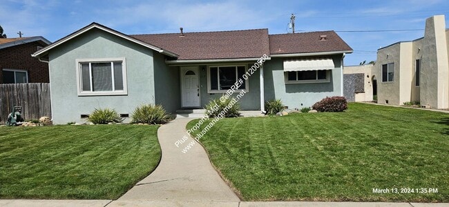 Building Photo - Charming Updated Single Story Home is Cent...
