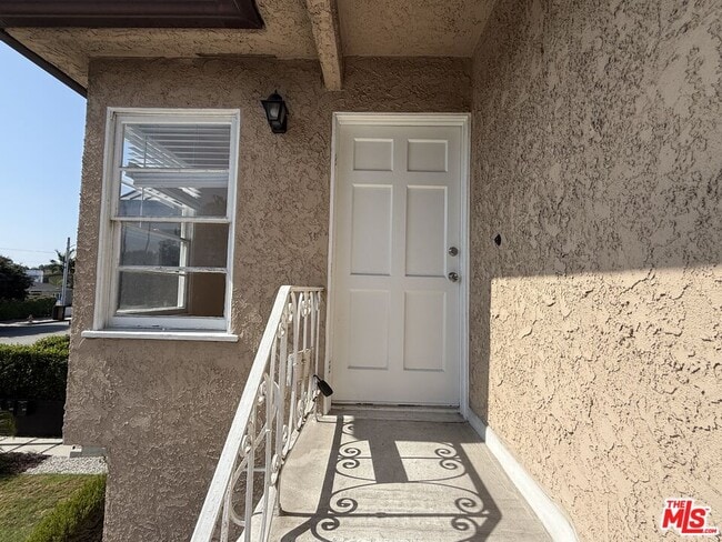 Photo - 2618 S Barrington Ave