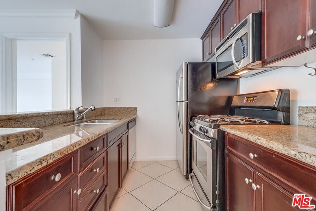 Photo - 7320 Hawthorn Ave Unit 207