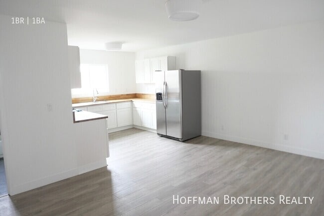 Photo - 925 1/2 W 41st Dr Unit A