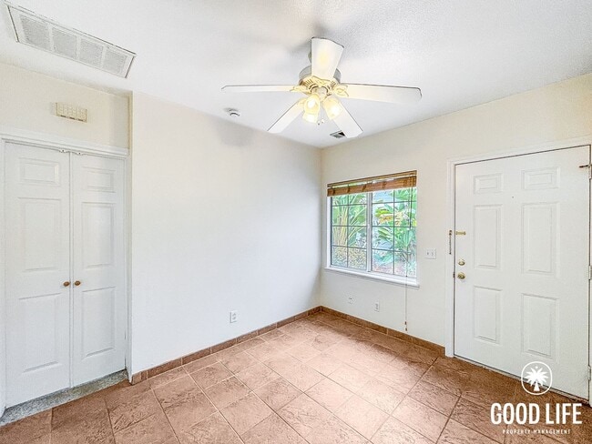 Photo - SD: Comfortable Junior 1BD/1BA Unit in Hillcrest with On-Site Laundry & Shared Courtyard Unit 4323 1/2 Cleveland Ave