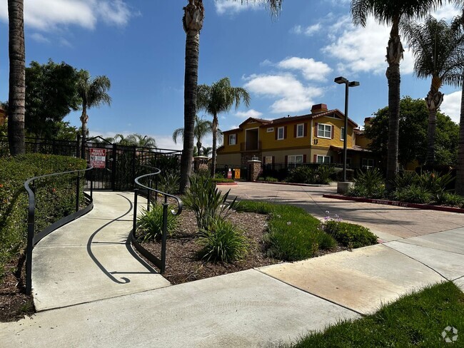 Building Photo - Redlands Townhome For Rent!