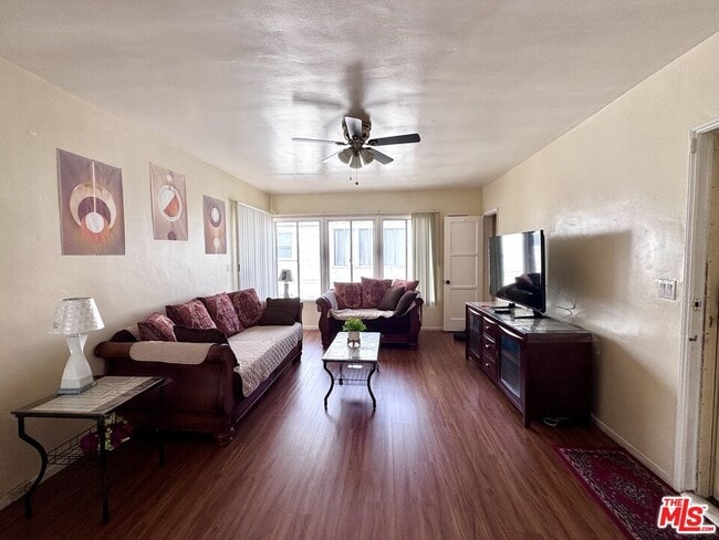 Building Photo - 8211 Crenshaw Dr Unit 8213 1/2