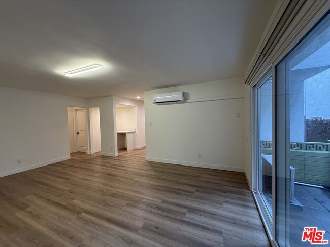 Photo - 314 S Clark Dr