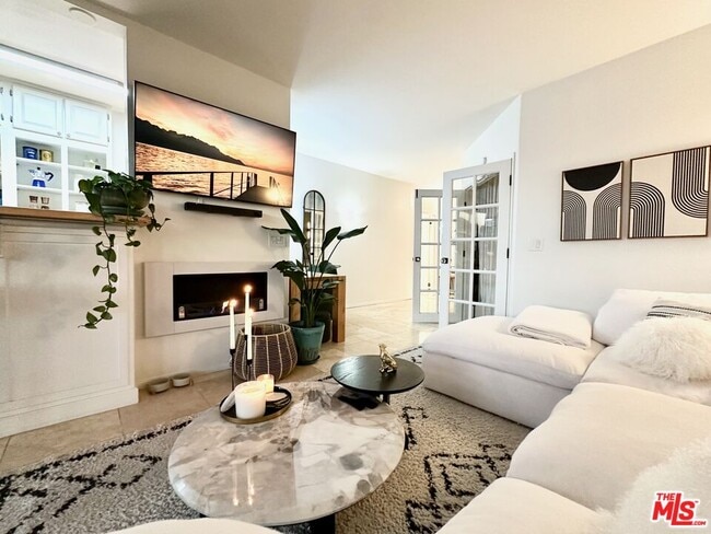 Photo - 999 N Doheny Dr Unit 711