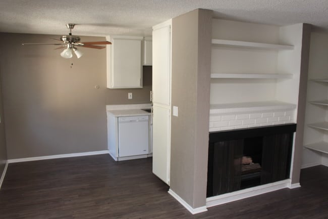 Photo - 7450 Crescent Ave.