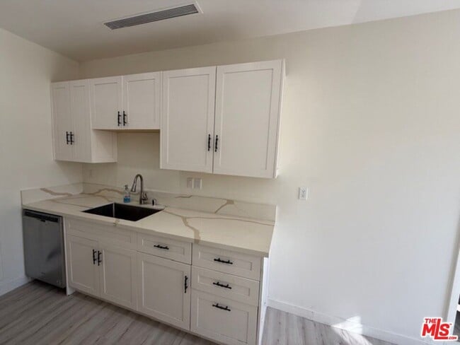 Photo - 1413 N Avon St