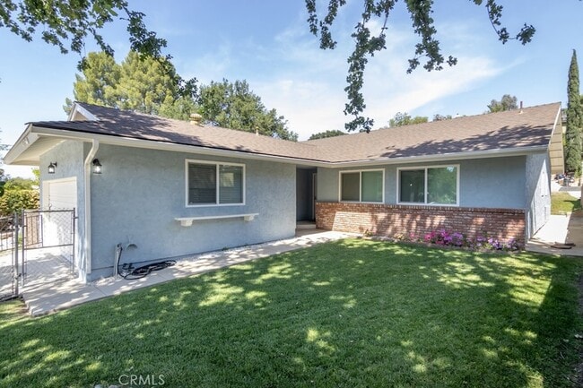 Photo - 25040 Everett Dr