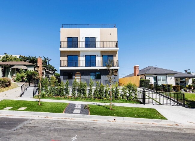 Building Photo - 1330 S Longwood Ave Unit #1332 1/2
