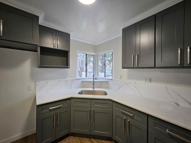 Photo - 931 N Screenland Dr Unit 931