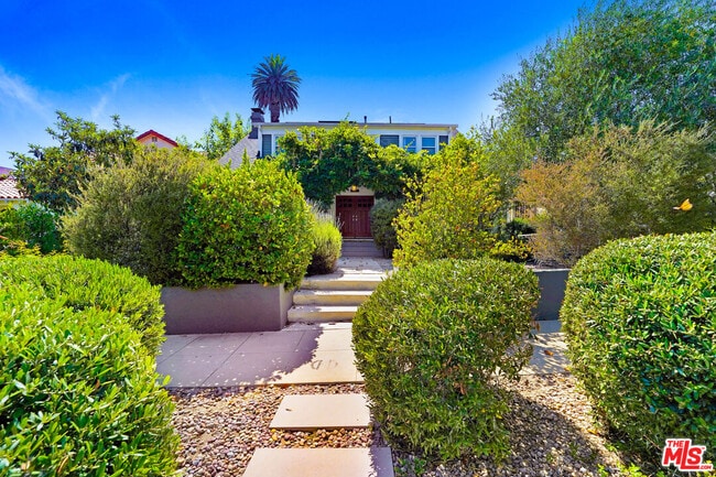 Building Photo - 2049 N Berendo St Rental