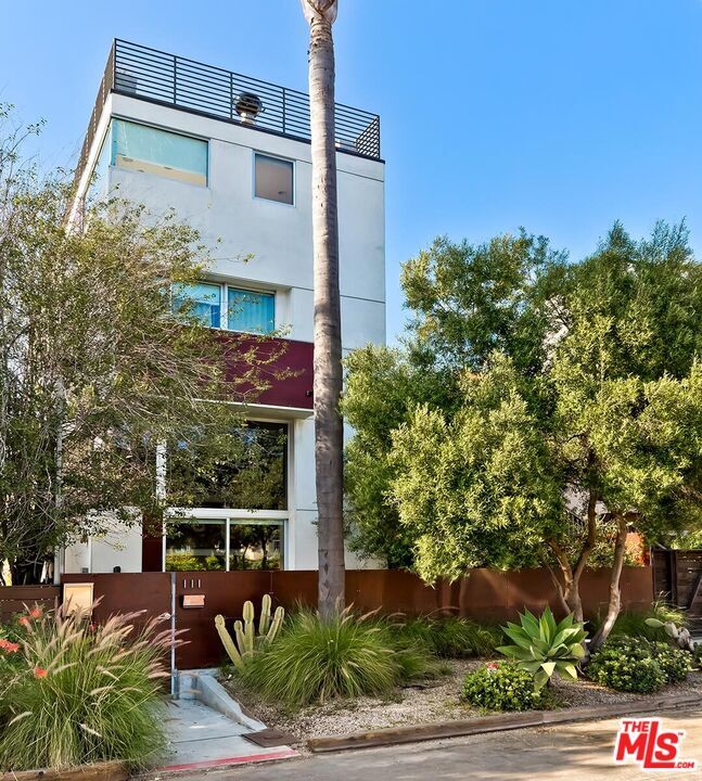 Photo - 111 Eastwind St