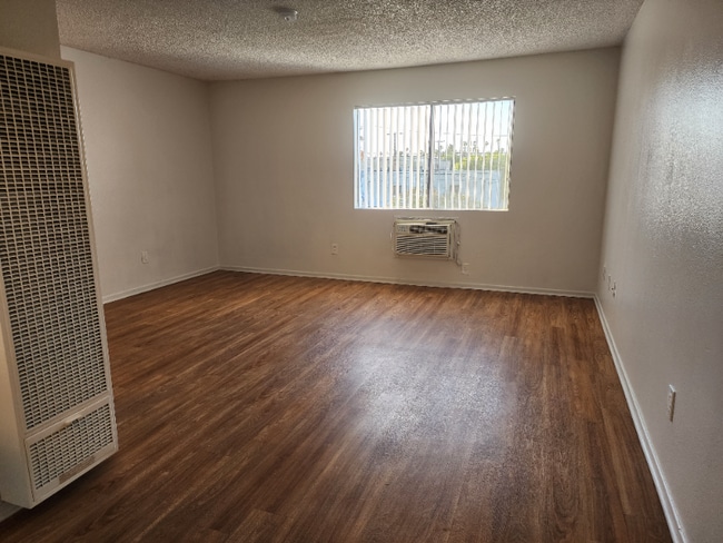 Photo - 633 Broad Ave Unit 27