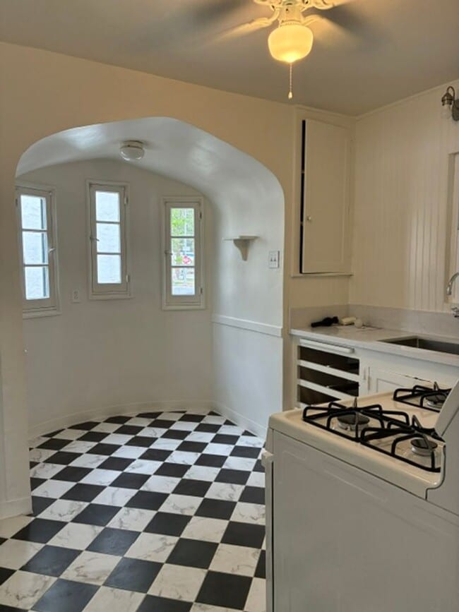 Building Photo - 2112 Unit 2112