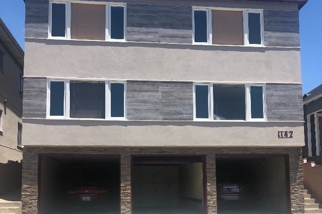 Front of building - 1142 Manhattan Ave Unit 1