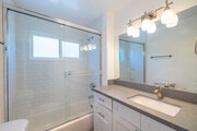 2BR, 2BA - 1,100SF - Bathroom - 909 Palm Ave Apartments