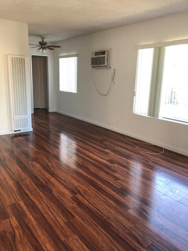 Building Photo - p10938 Unit 06