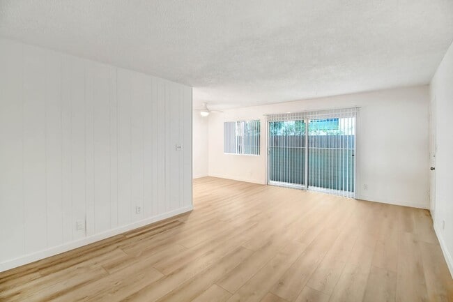 Photo - 1306 Armacost Ave Unit 04