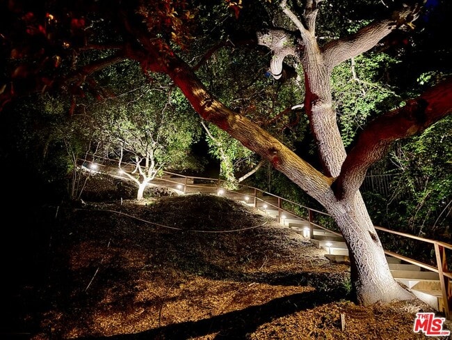 Building Photo - 8330 Lookout Mountain Ave