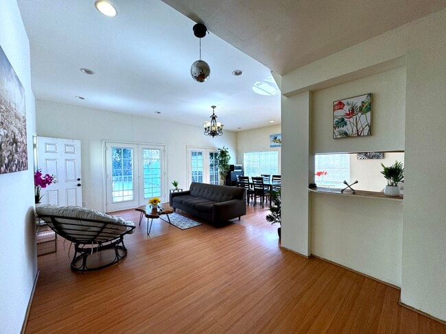 Photo - 1142 W 37th Pl
