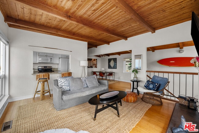 Building Photo - 120 7th St