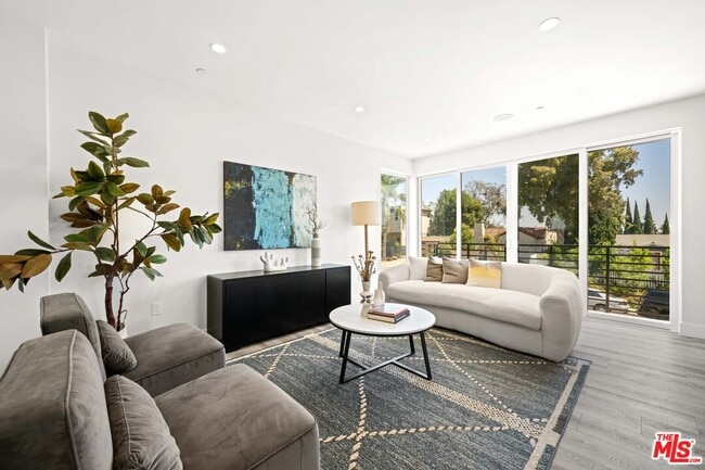 Photo - 1959 1/2 S Preuss Rd