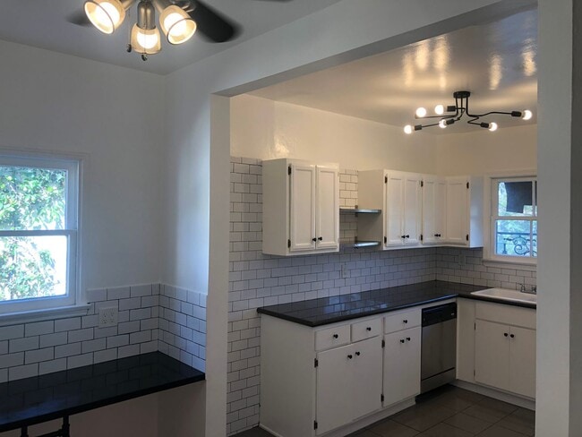 Photo - ******* BEAUTIFUL FRENCH NORMANDY STYLE 2B... Unit 29-201