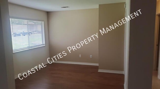 Photo - 1696 Carmel Cir E