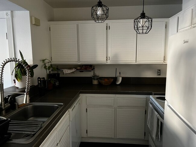 Photo - 25671 Le Parc Unit #57