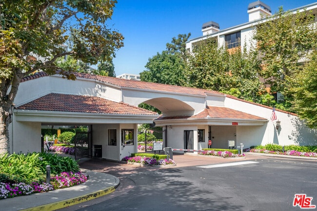 Building Photo - 2122 Century Park Ln Unit 312